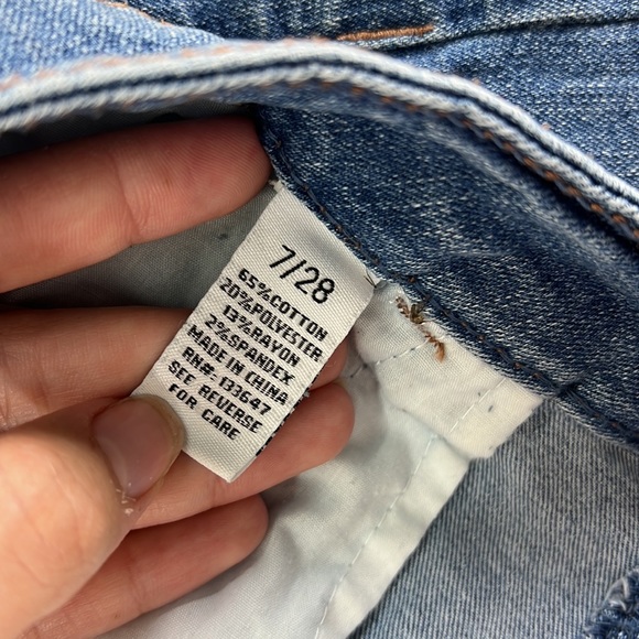 Celebrity Pink Blue Jean Mini Skirt Distressed Juniors Size 7 28 - Picture 6 of 6